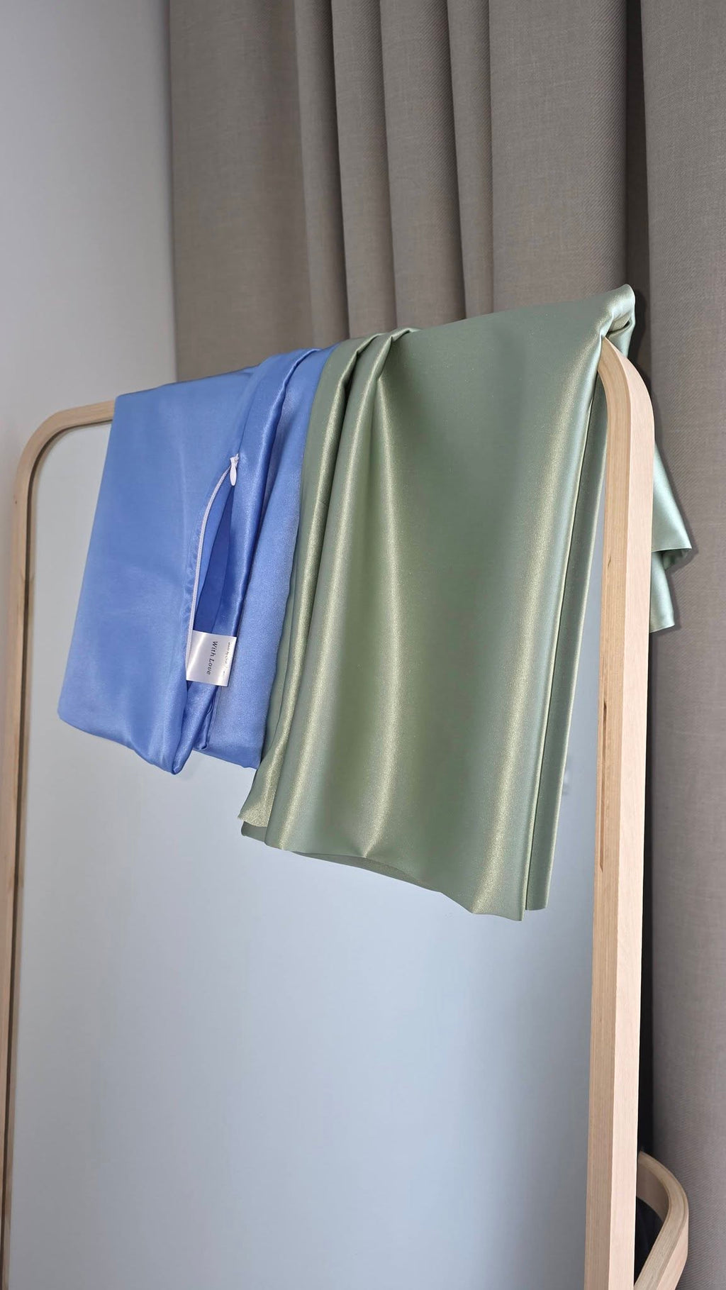 2 silk pillowcases green and baby blue