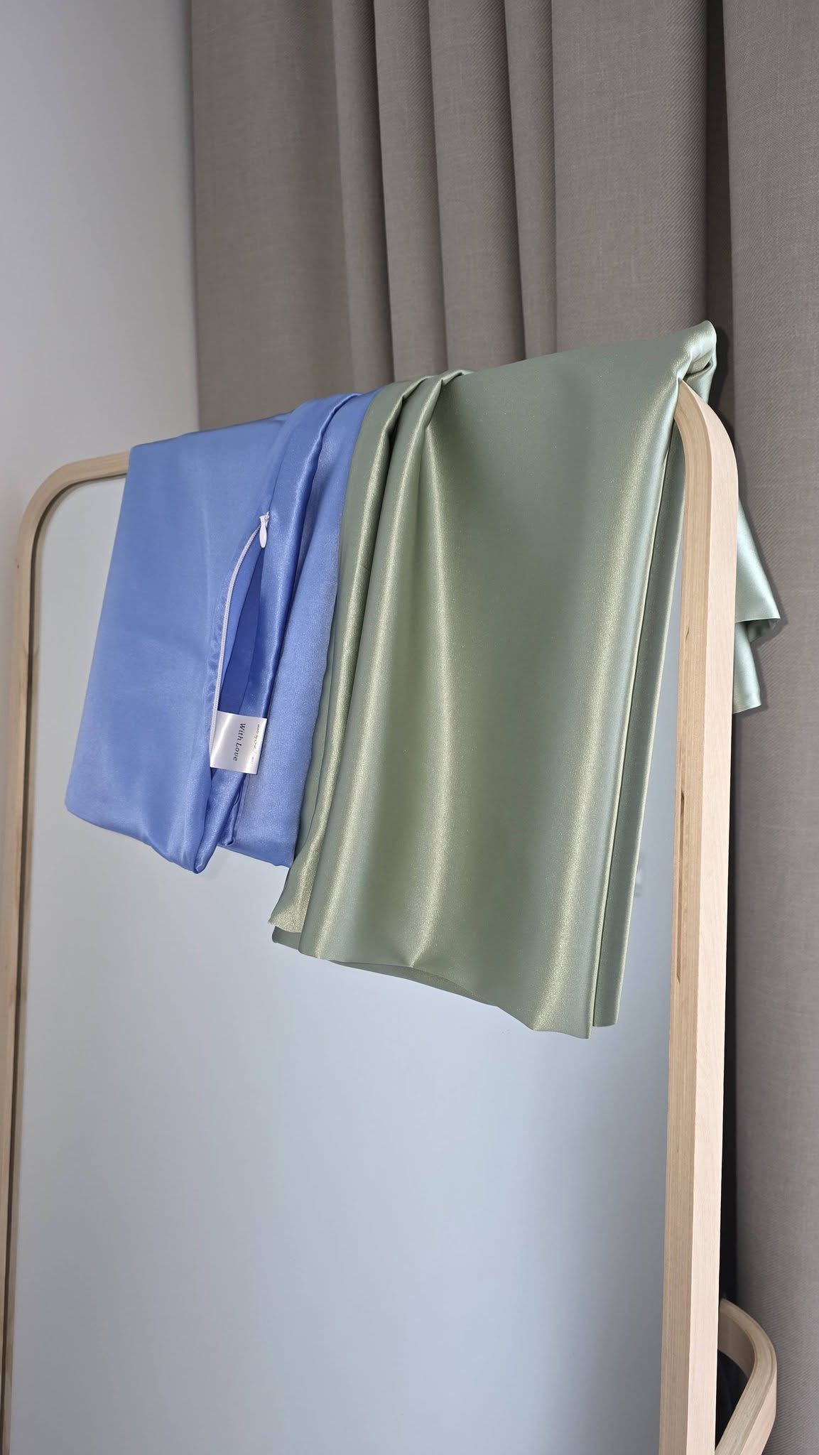 2 silk pillowcases green and baby blue