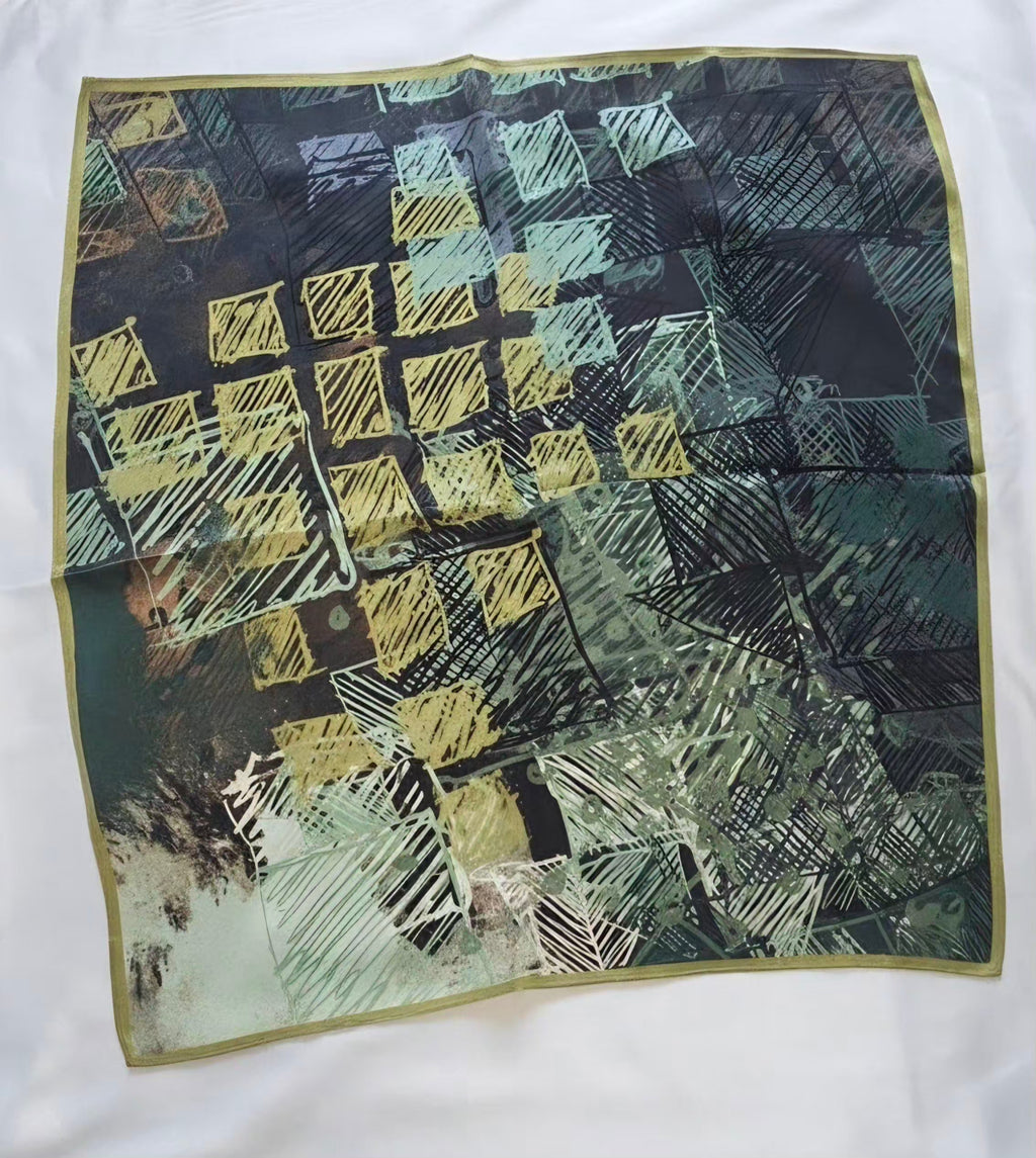 Shilkini natūralaus šilko žalia skarelė 53x53cm, parduodama internetu, greitas siuntimas, tobulas ir švelnus akcentas